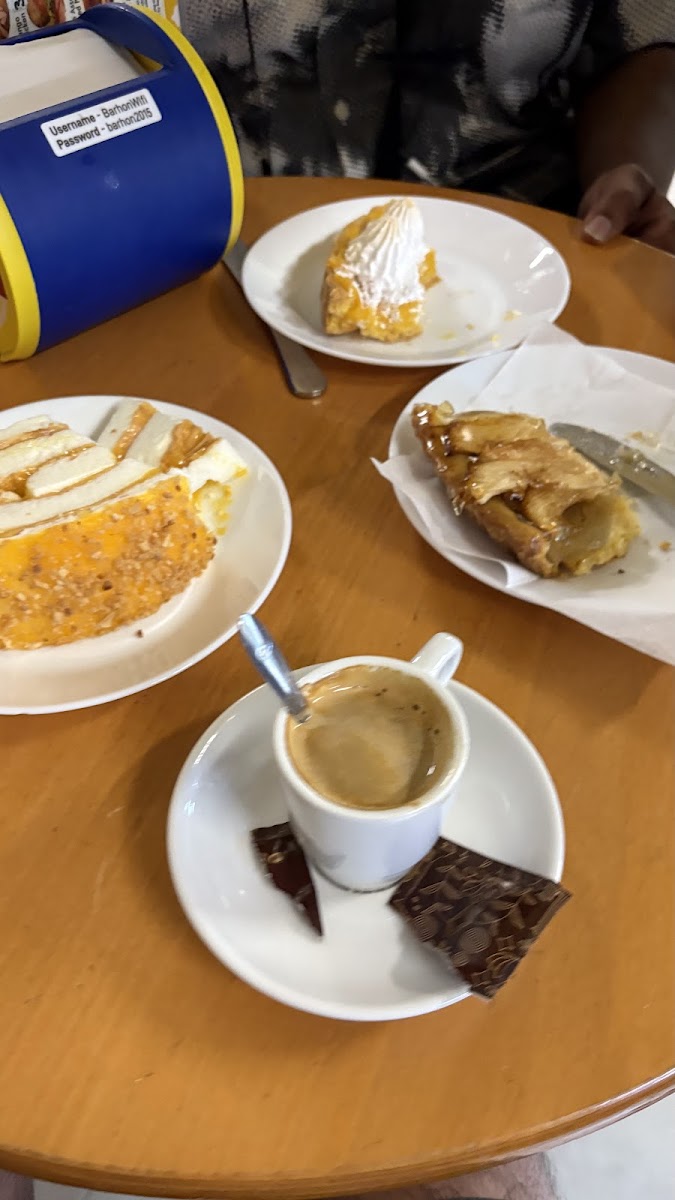 Pastelaria E Gelataria Barhon-2